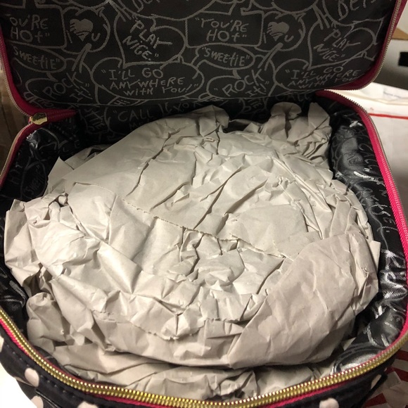 RARE New Betsey Johnson Train Case! - Picture 4 of 5